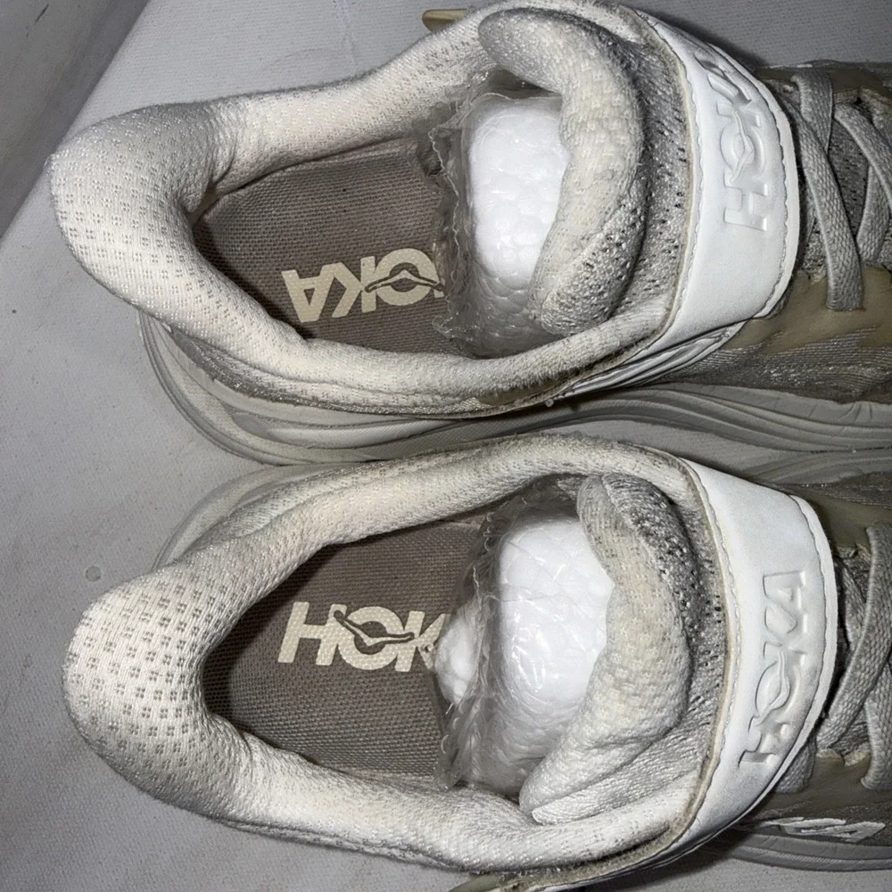 Hoka One Clifton 10 White Running Athletic Play Shoes Little Kids Size 2.5 MD